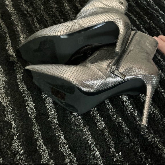 MICHAELKORS SLEEK NEW NVR WORN METALLIC GENUINE LEATHER LEATHER BOOTS! - Picture 9 of 16